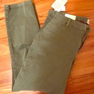 Nwt olive Capri pants